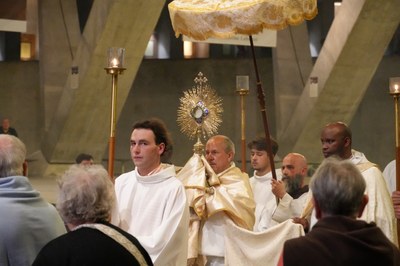 20240430 11 Procession eucharistique