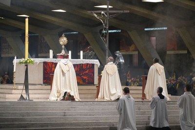 20240430 12 Procession eucharistique (5)