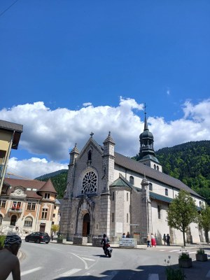 3 église Thônes