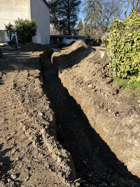 Tranchée pour l'installation des conduits de chauffage 