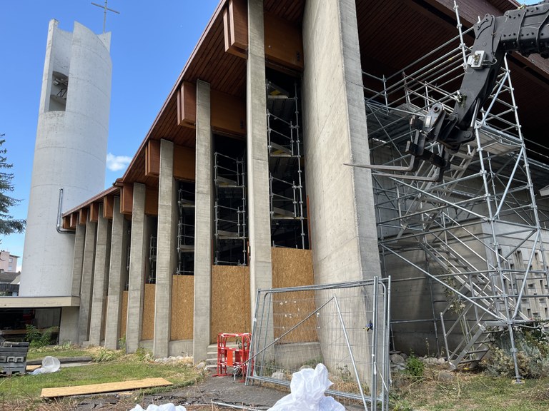 installation de l'échafaudage pour changement des vitres