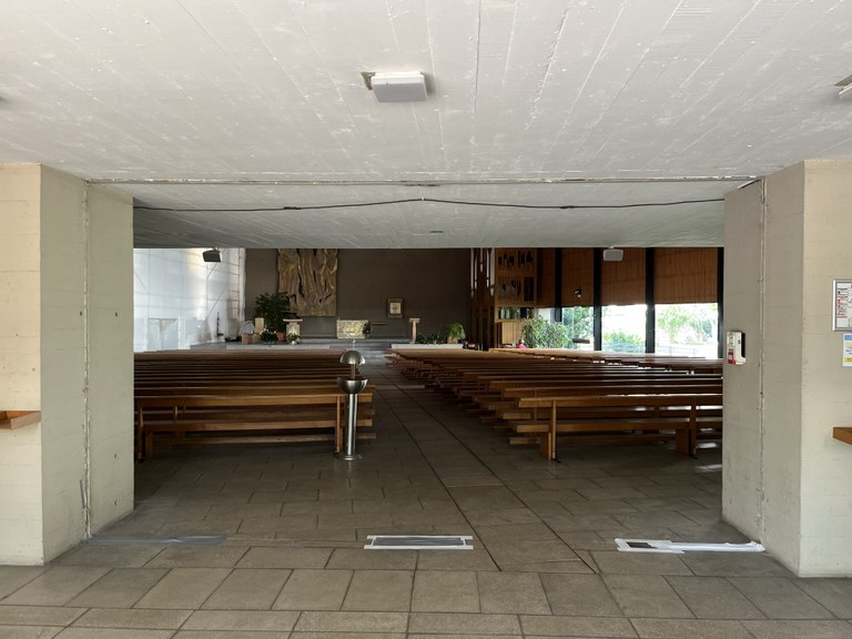 Dépose des portes du Nartex et protection de l'intérieur de l'Eglise côté Ouest