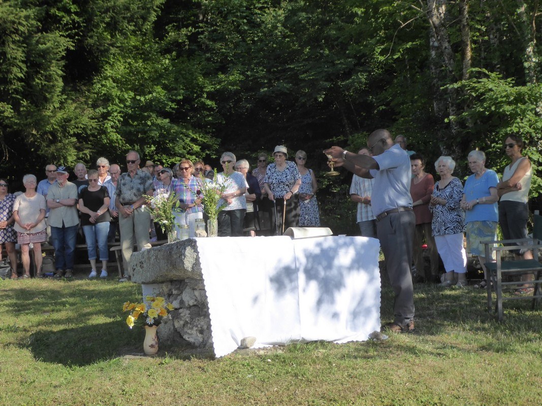 messe-a-la-grotte-de-roseires-saint-paul-en-chablais