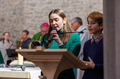 2026 02 07 Messe Jeunes Eveque CZ 6070