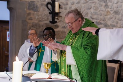 2026 02 07 Messe Jeunes Eveque CZ 6161