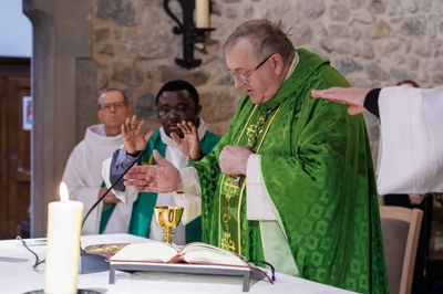 2026 02 07 Messe Jeunes Eveque CZ 6166