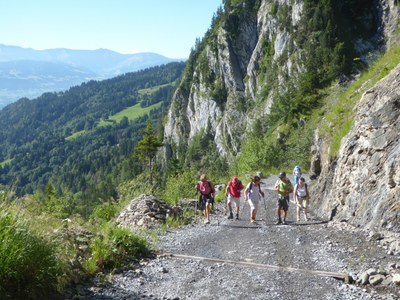 Un petit groupe de courageux sur le chemin de Doran