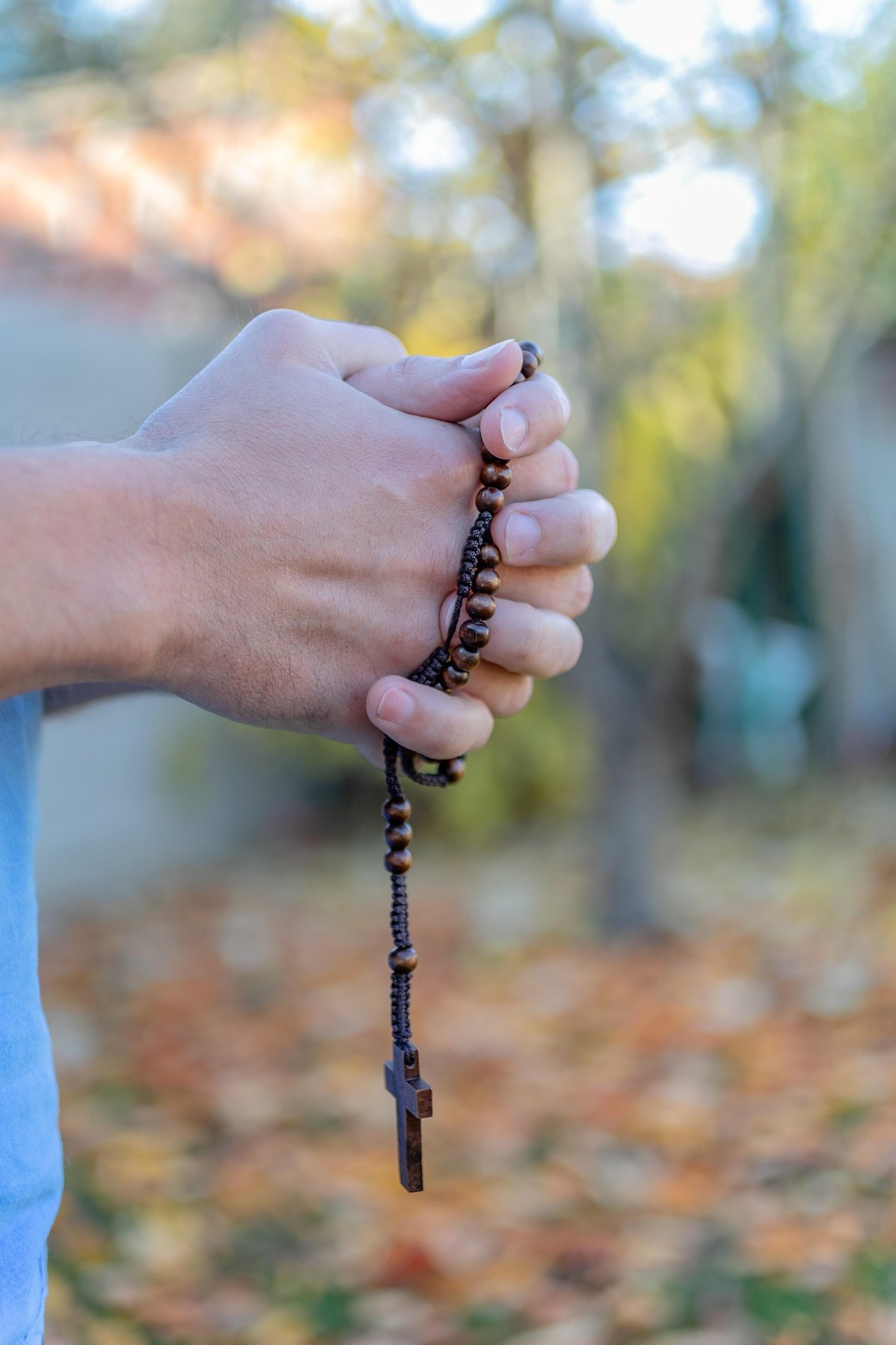 en-octobre-le-pape-leon-xiv-nous-invite-a-la-priere-du-rosaire