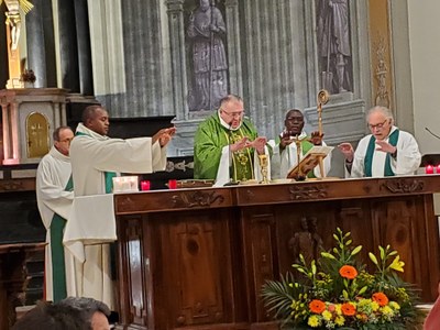 Messe avec l'évêque