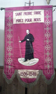 Bannière rénovée suite à la canonisation de Pierre Favre