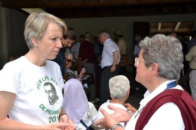 -	Un apéritif suivi d'un buffet convivial a réuni Jésuites et paroissiens pour clôturer ces jours de fête autour de Pierre Favre.