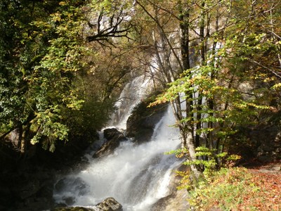 Les cascades de Morette situées à côté de la Grotte de Lourdes.