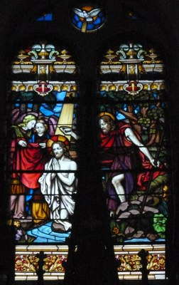 Vitrail coeur église - Le baptème de Jésus par Jean-Baptiste (1927 - Maison Balinet de Grenoble)