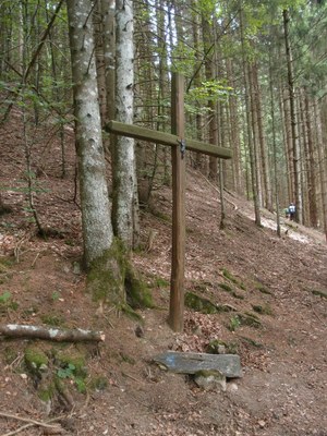 Croix sur la route de La Forclaz