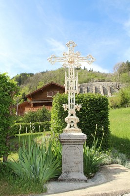 croix des missions 1873, sur le chemin de la Vignette,ancienne route du Chinaillon.JPG