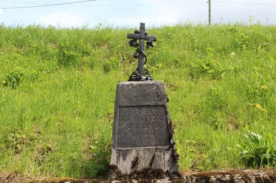 croix sur la route à la Mottaz 1884.JPG