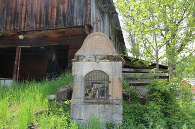 Oratoire du Mont au centre du hameau.JPG