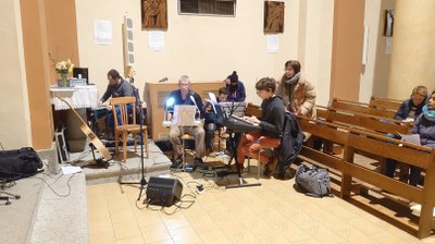 Vigile Pascale de l'Aube (01) Derniers préparatifs de l'équipe musique.jpg