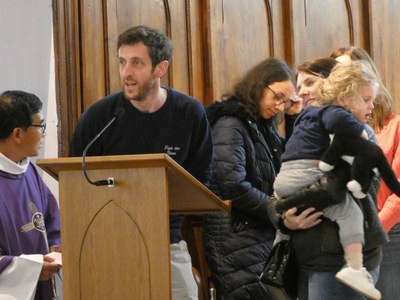2025.04.06 futurs mariés + entrée église Lola et Zita (24).JPG