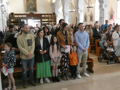 2025.04.06 futurs mariés + entrée église Lola et Zita (6).JPG