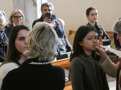 2025.04.06 futurs mariés + entrée église Lola et Zita (9).JPG